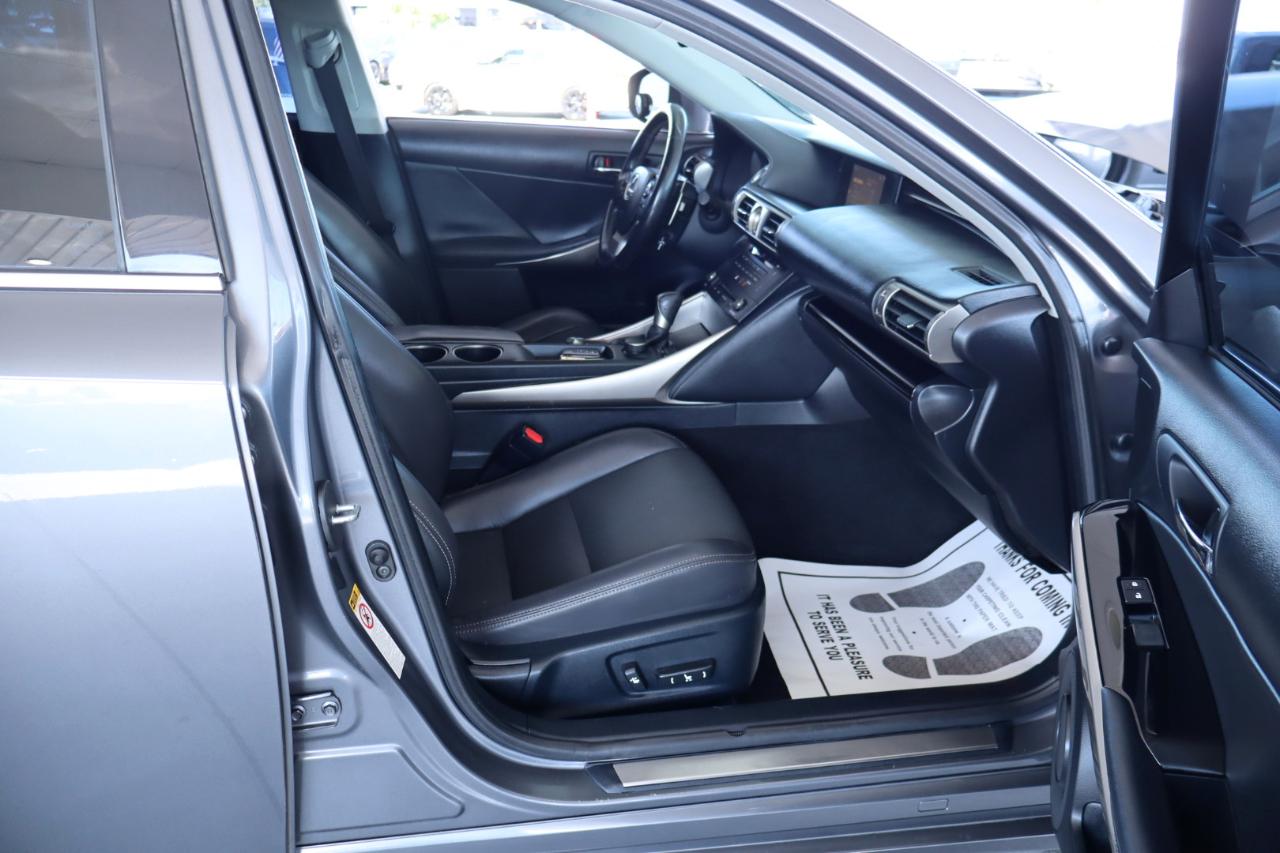 Lexus IS 200t 4dr Sdn 2016