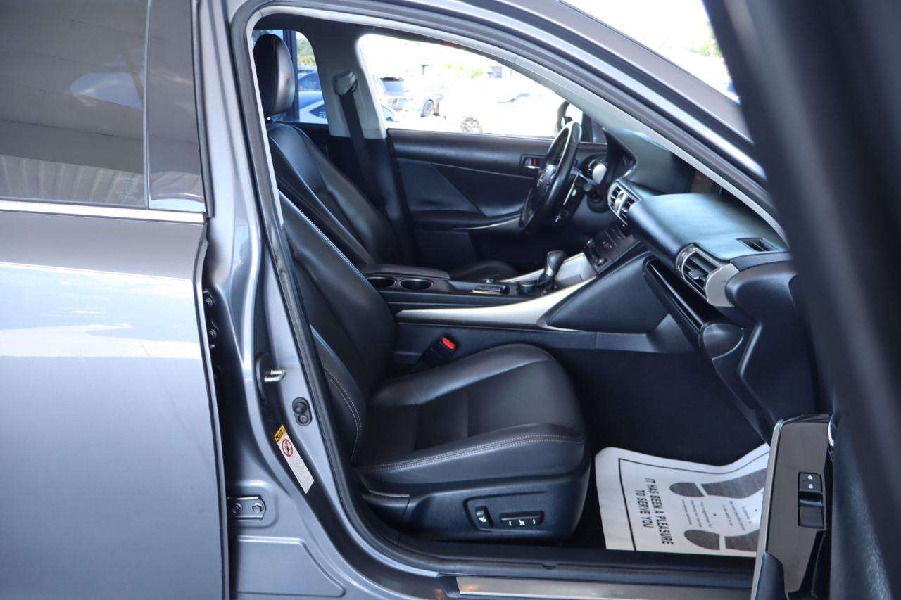 Lexus IS 200t 4dr Sdn 2016