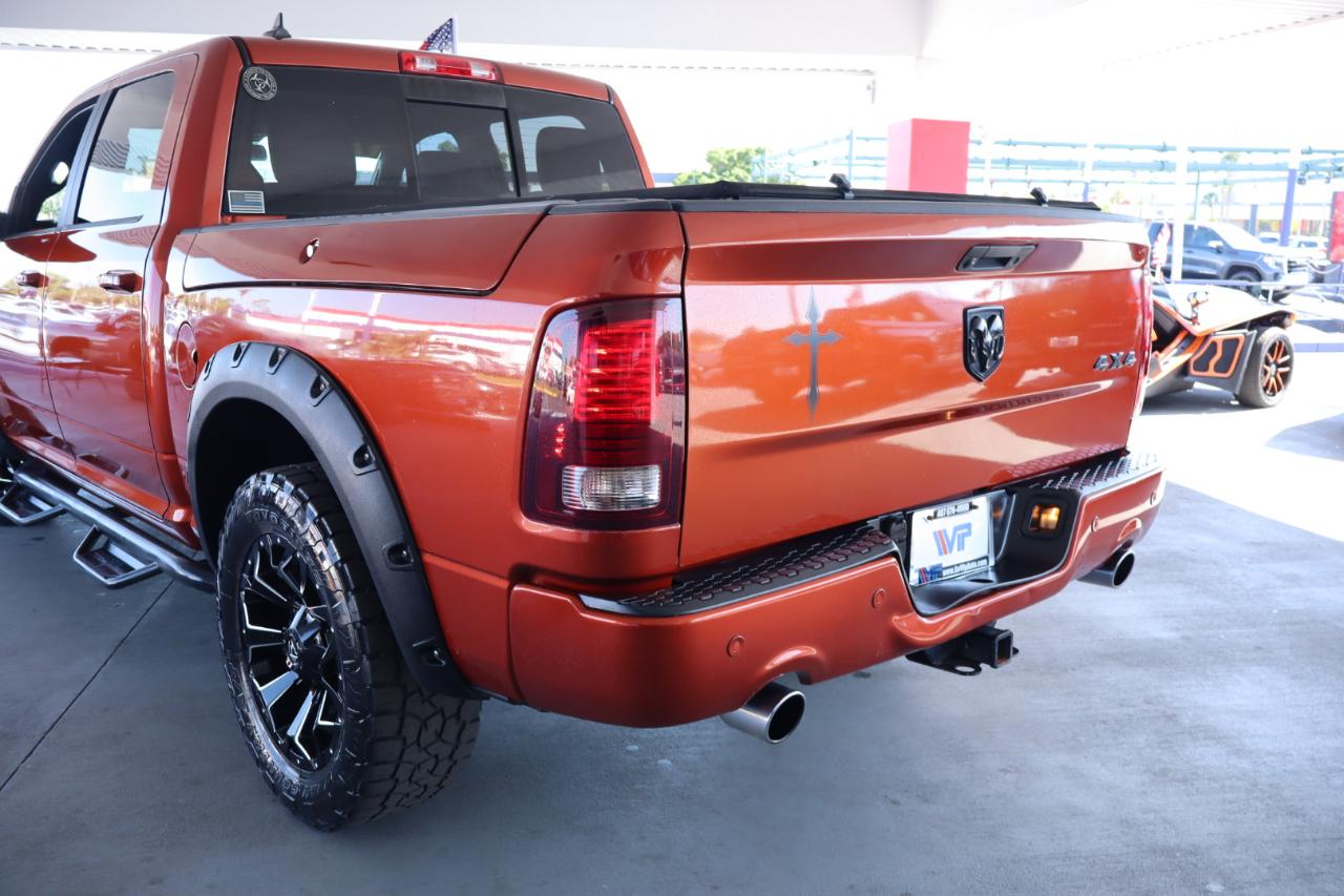 RAM 1500 Sport 4x4 Crew Cab 5'7" Box 2017