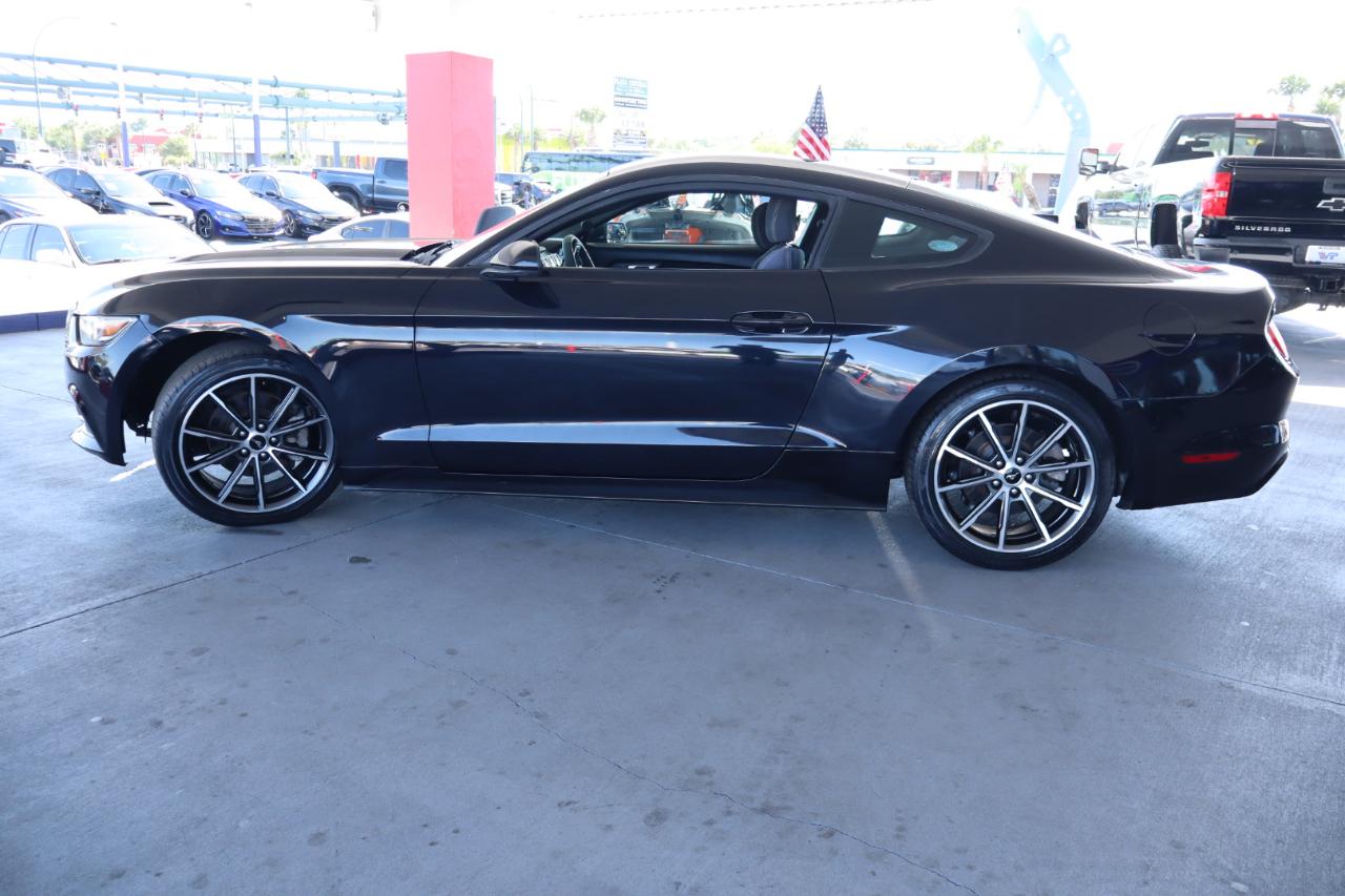 Ford Mustang V6 Fastback 2017