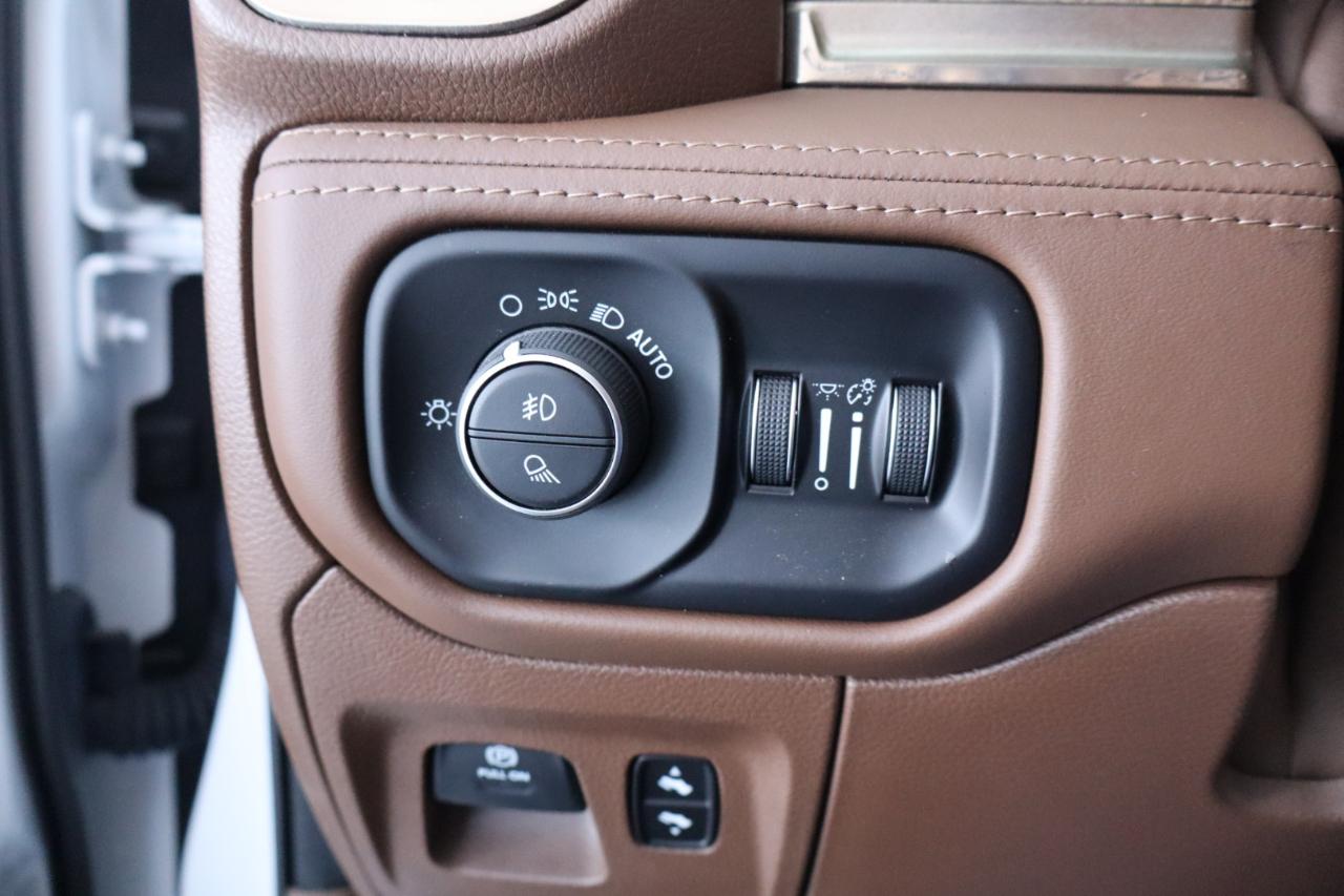 RAM 1500 Longhorn 4x2 Crew Cab 5'7" Box 2020