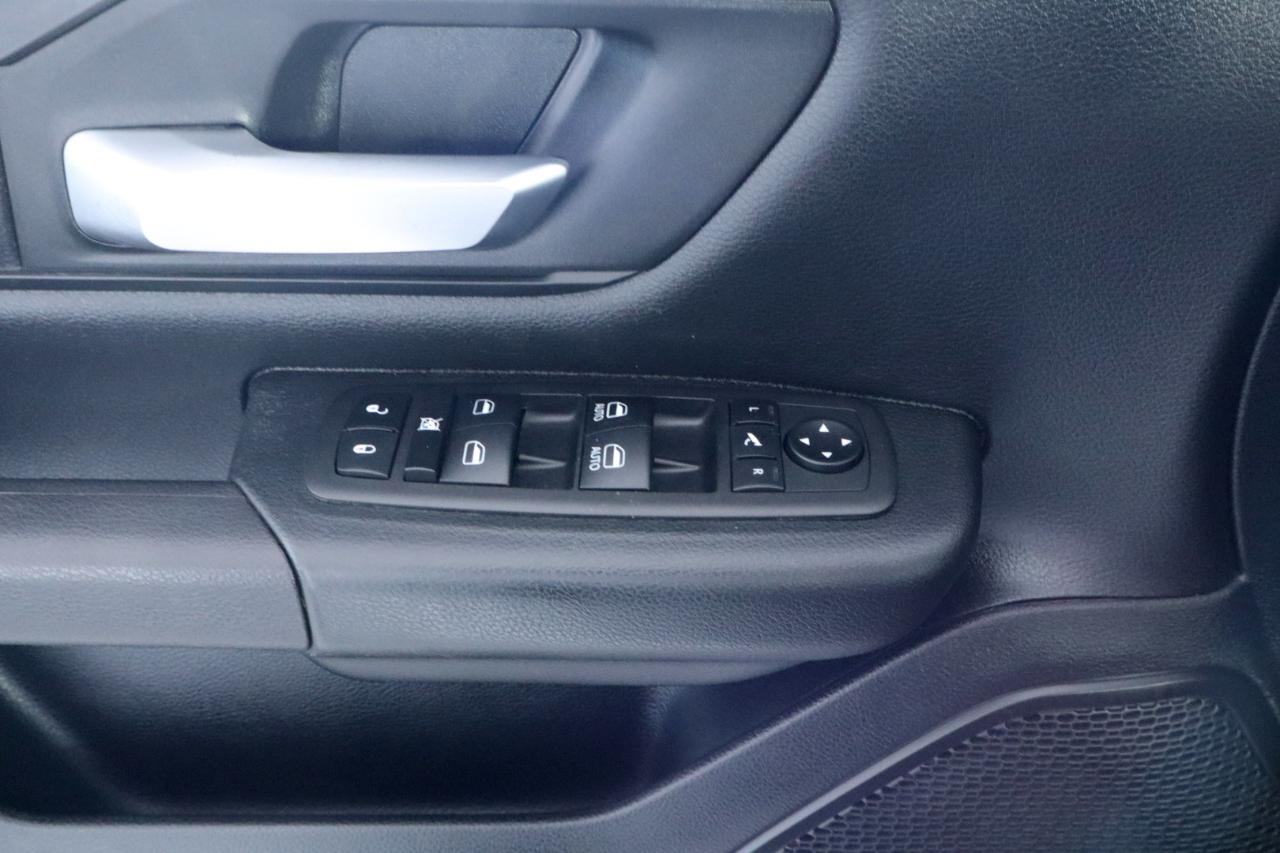 RAM 1500 Tradesman 4x4 Quad Cab 6'4" Box 2021