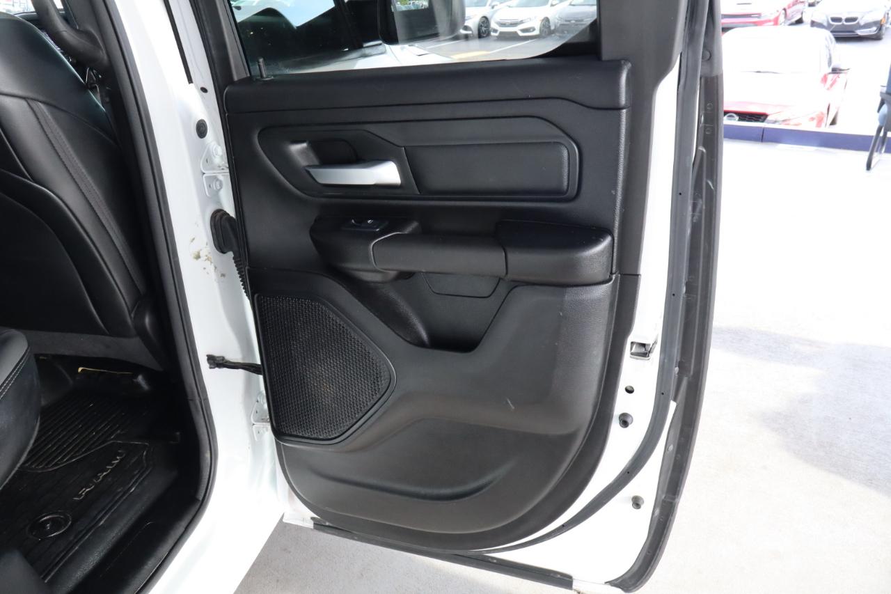 RAM 1500 Tradesman 4x4 Quad Cab 6'4" Box 2021