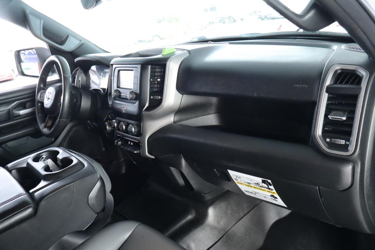 RAM 1500 Tradesman 4x4 Quad Cab 6'4" Box 2021