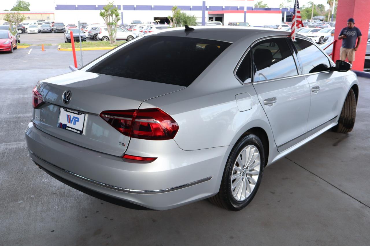 Volkswagen Passat 1.8T SE Auto 2017