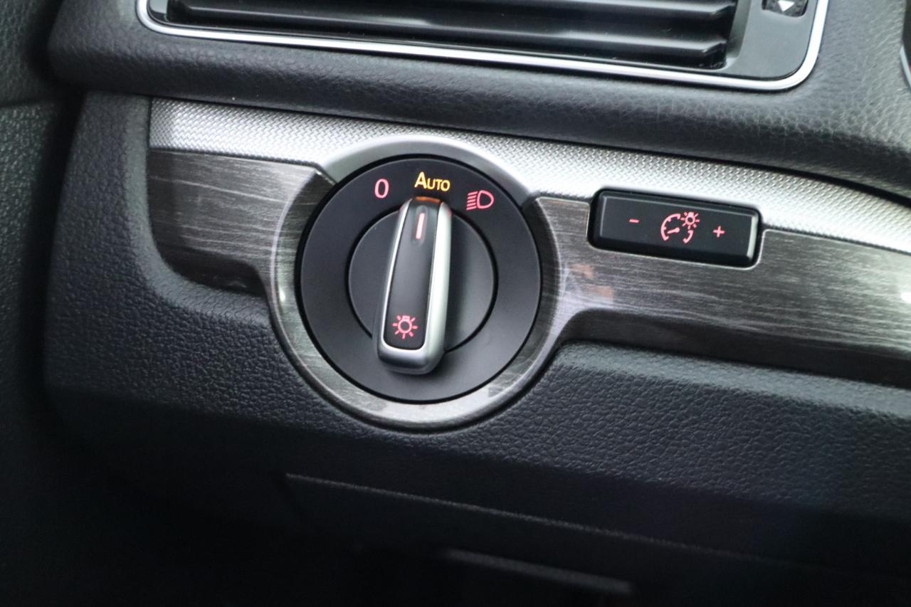 Volkswagen Passat 1.8T SE Auto 2017