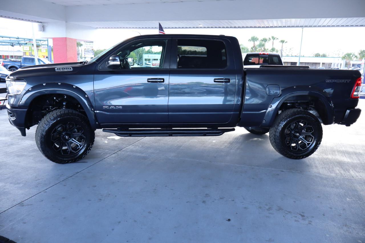 RAM 1500 Big Horn 4x4 Crew Cab 6'4" Box 2020