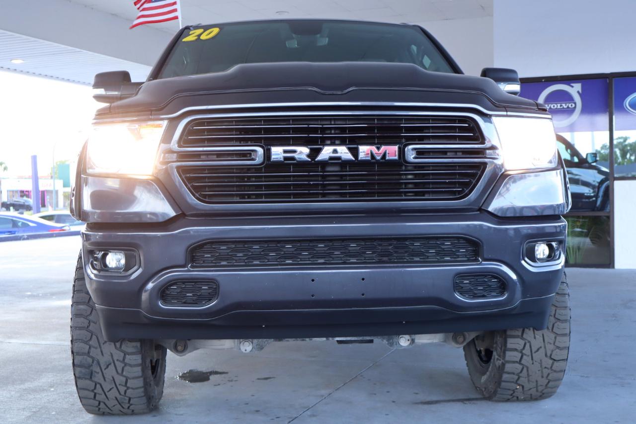 RAM 1500 Big Horn 4x4 Crew Cab 6'4" Box 2020