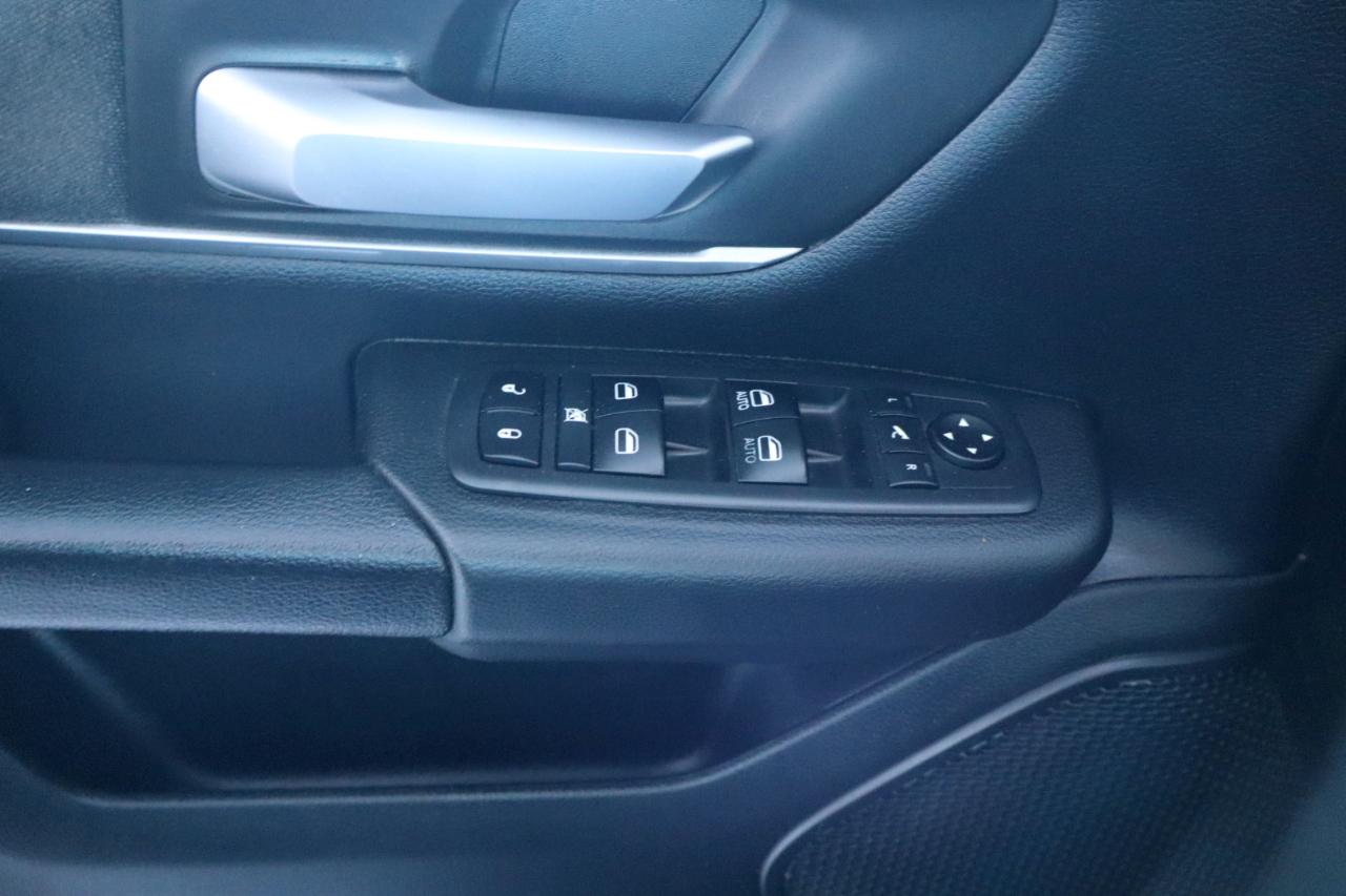 RAM 1500 Big Horn 4x4 Crew Cab 6'4" Box 2020