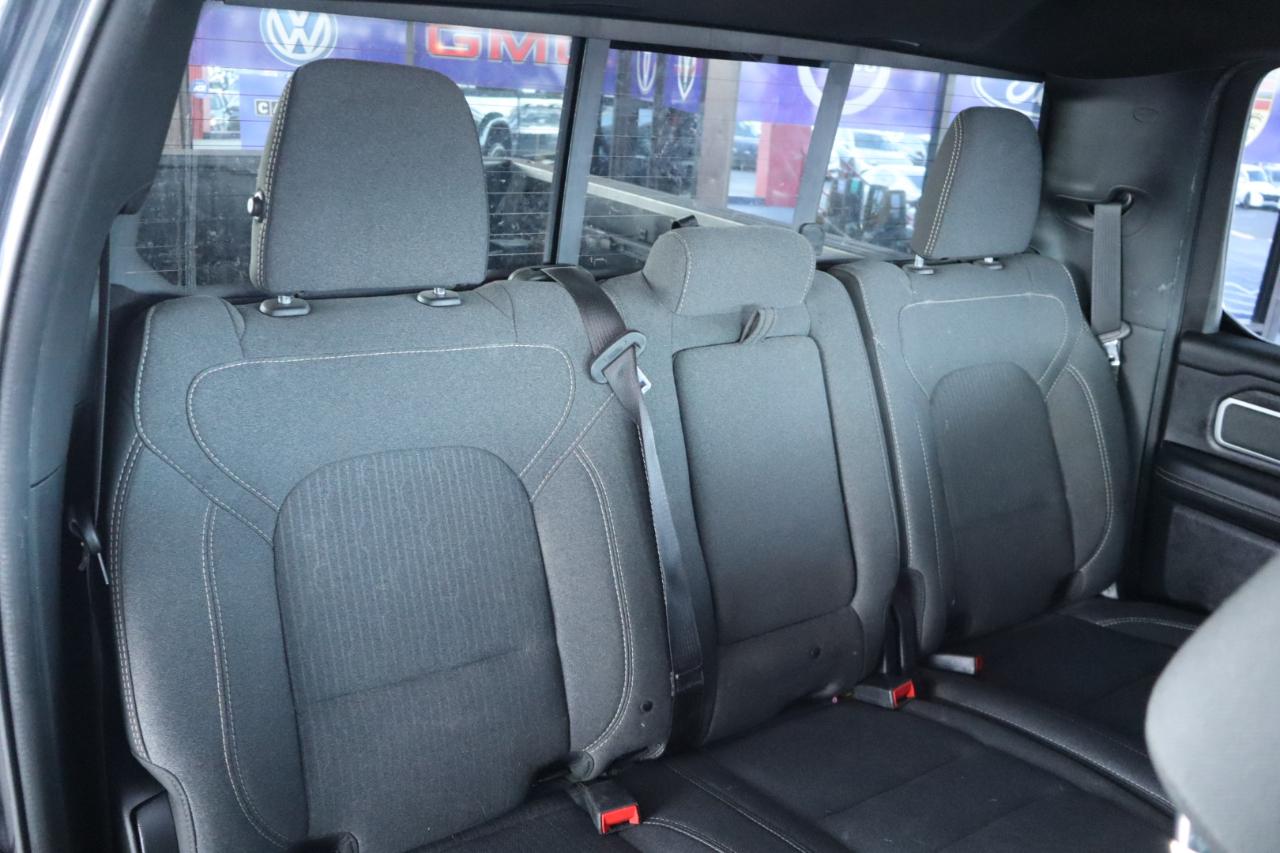 RAM 1500 Big Horn 4x4 Crew Cab 6'4" Box 2020