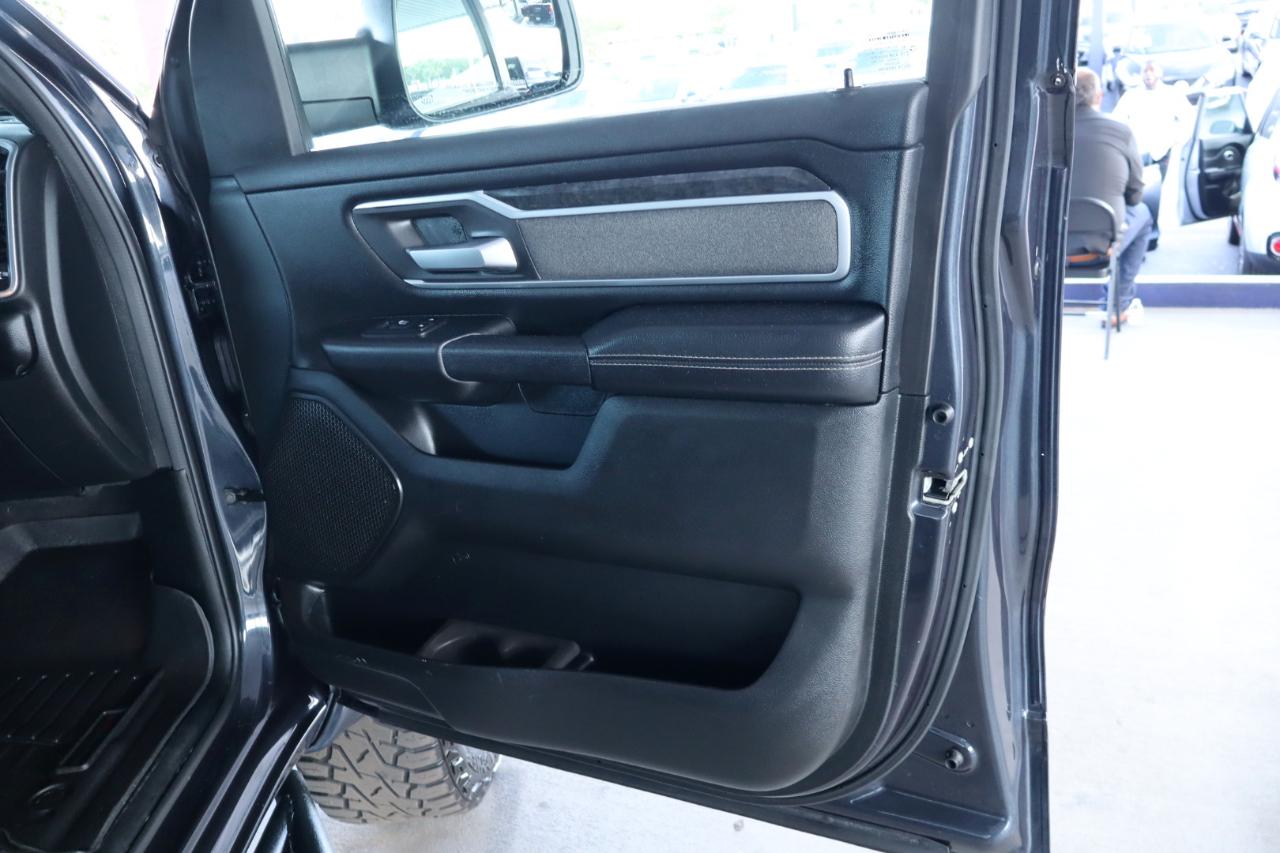 RAM 1500 Big Horn 4x4 Crew Cab 6'4" Box 2020