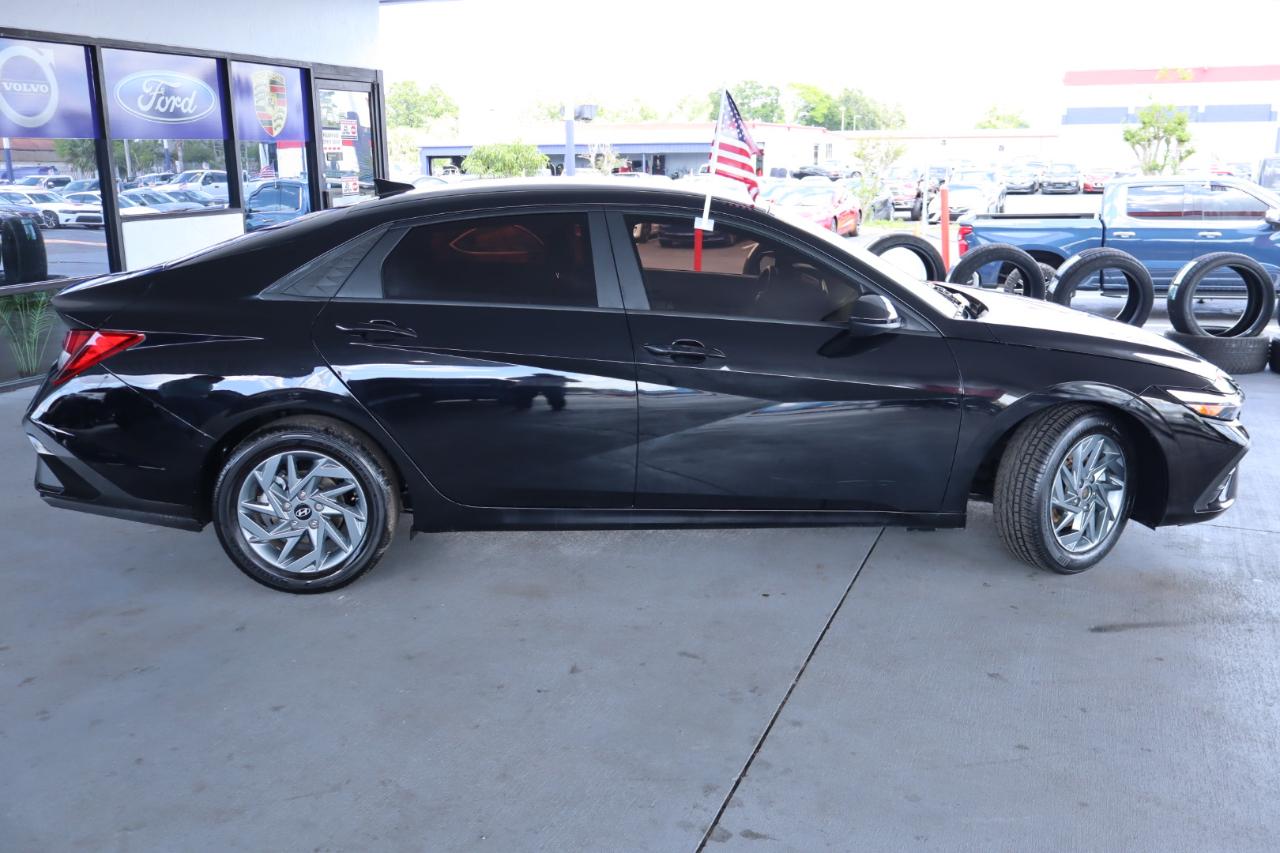 Hyundai Elantra SEL IVT 2024