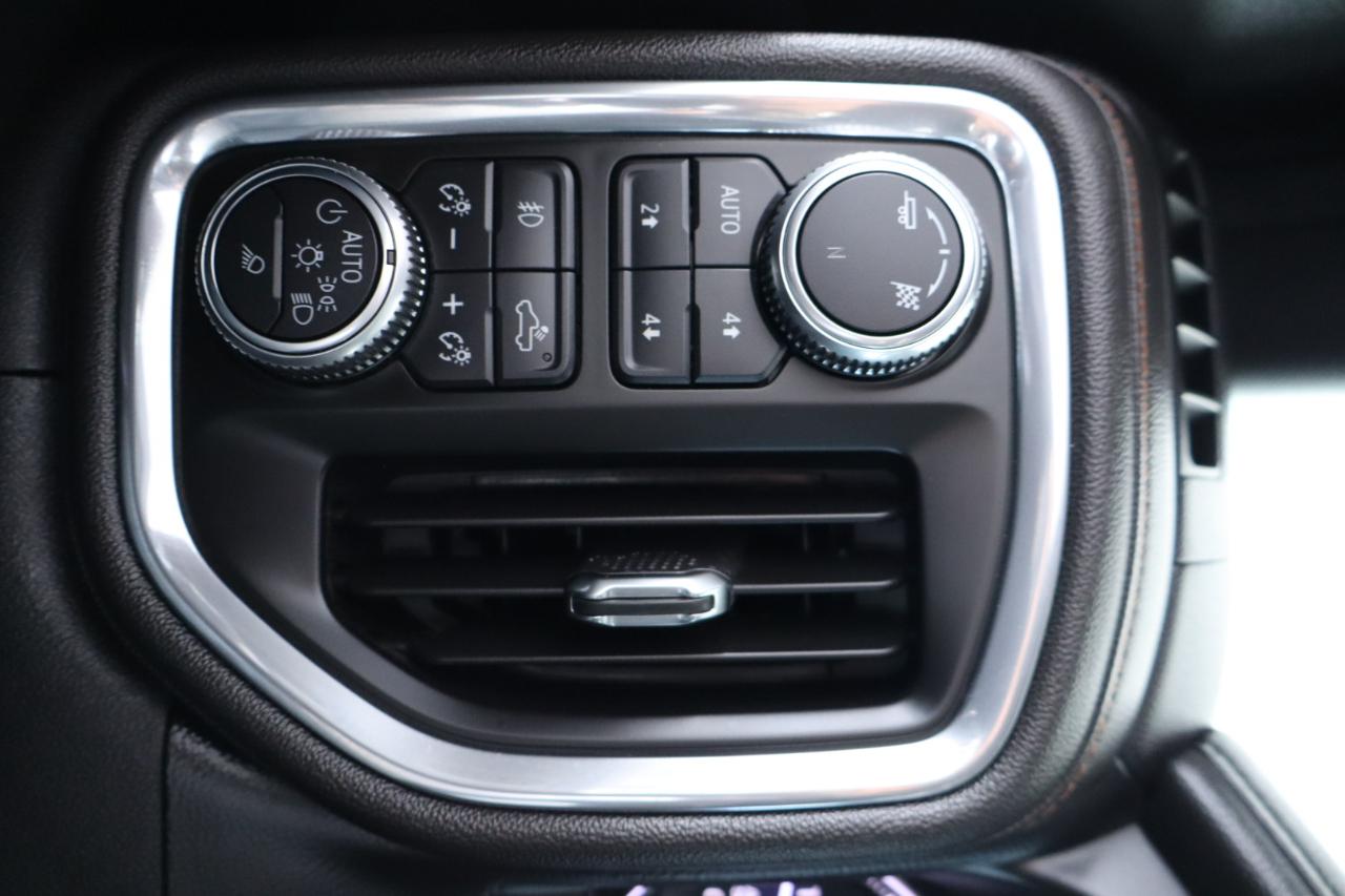 GMC Sierra 1500 4WD Crew Cab 147" AT4 2019