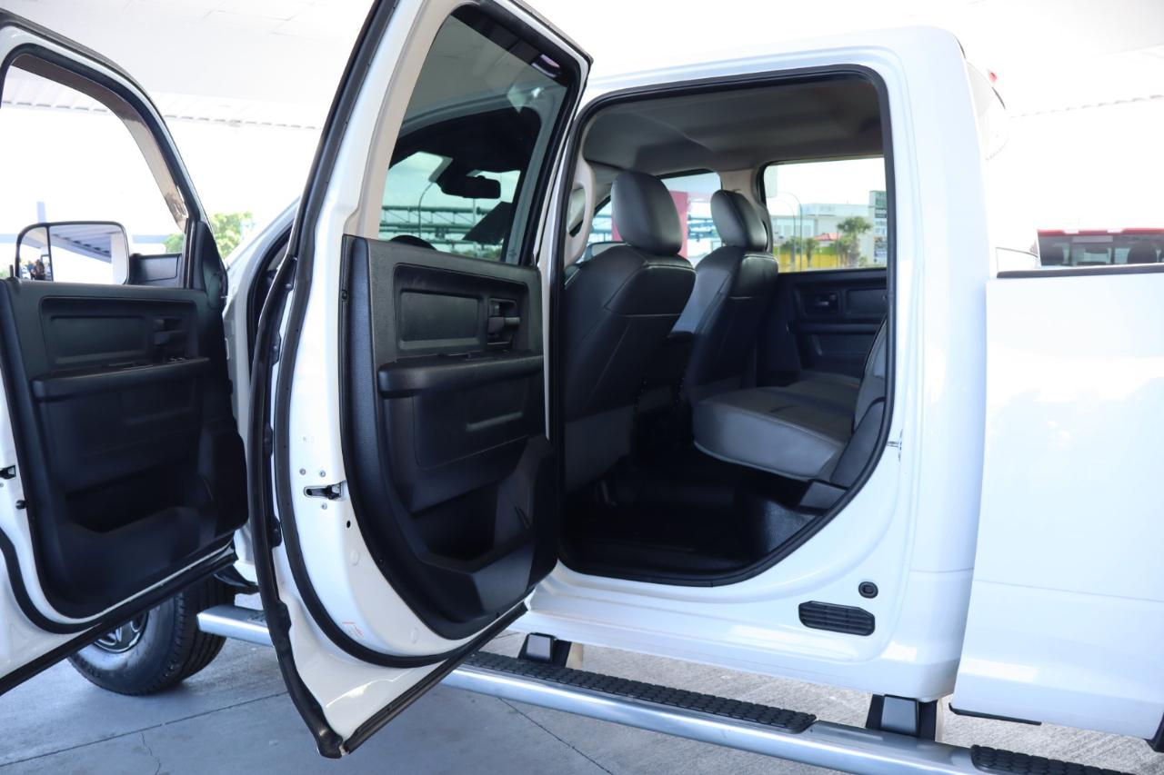 RAM 3500 4WD Crew Cab 149" Tradesman 2015