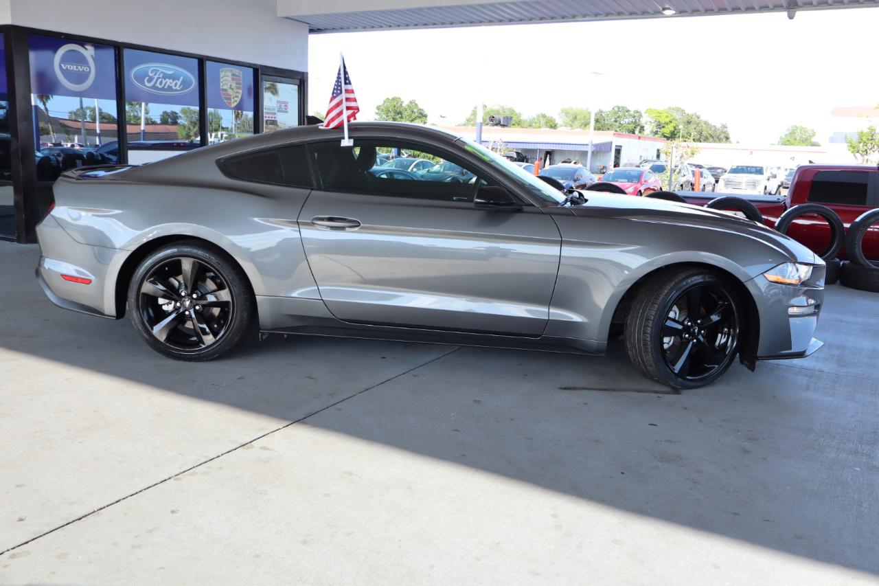 Ford Mustang EcoBoost Fastback 2021
