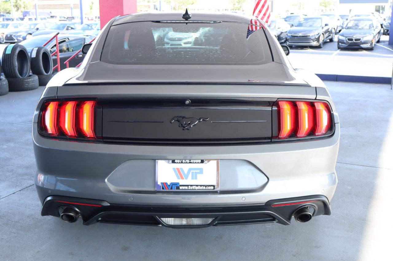 Ford Mustang EcoBoost Fastback 2021