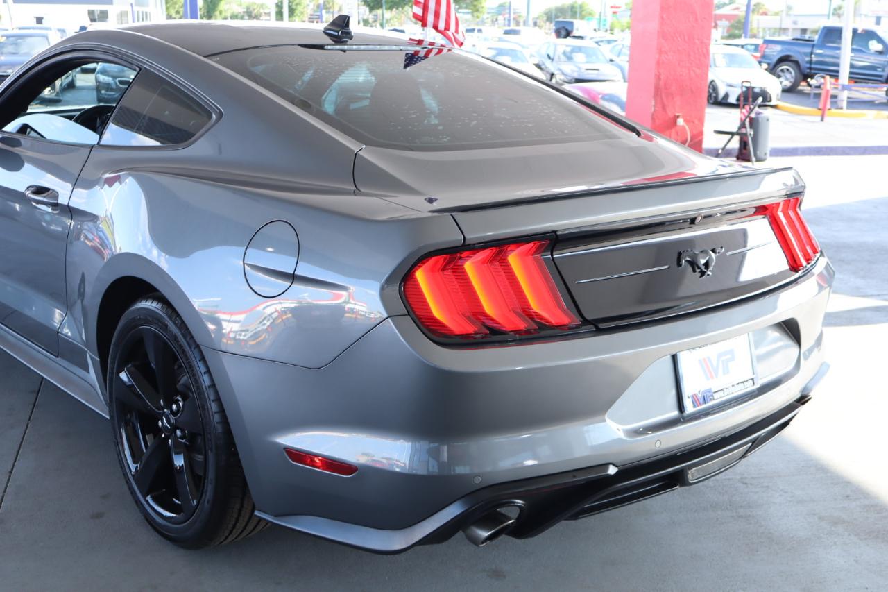 Ford Mustang EcoBoost Fastback 2021