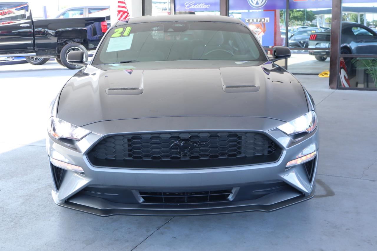 Ford Mustang EcoBoost Fastback 2021