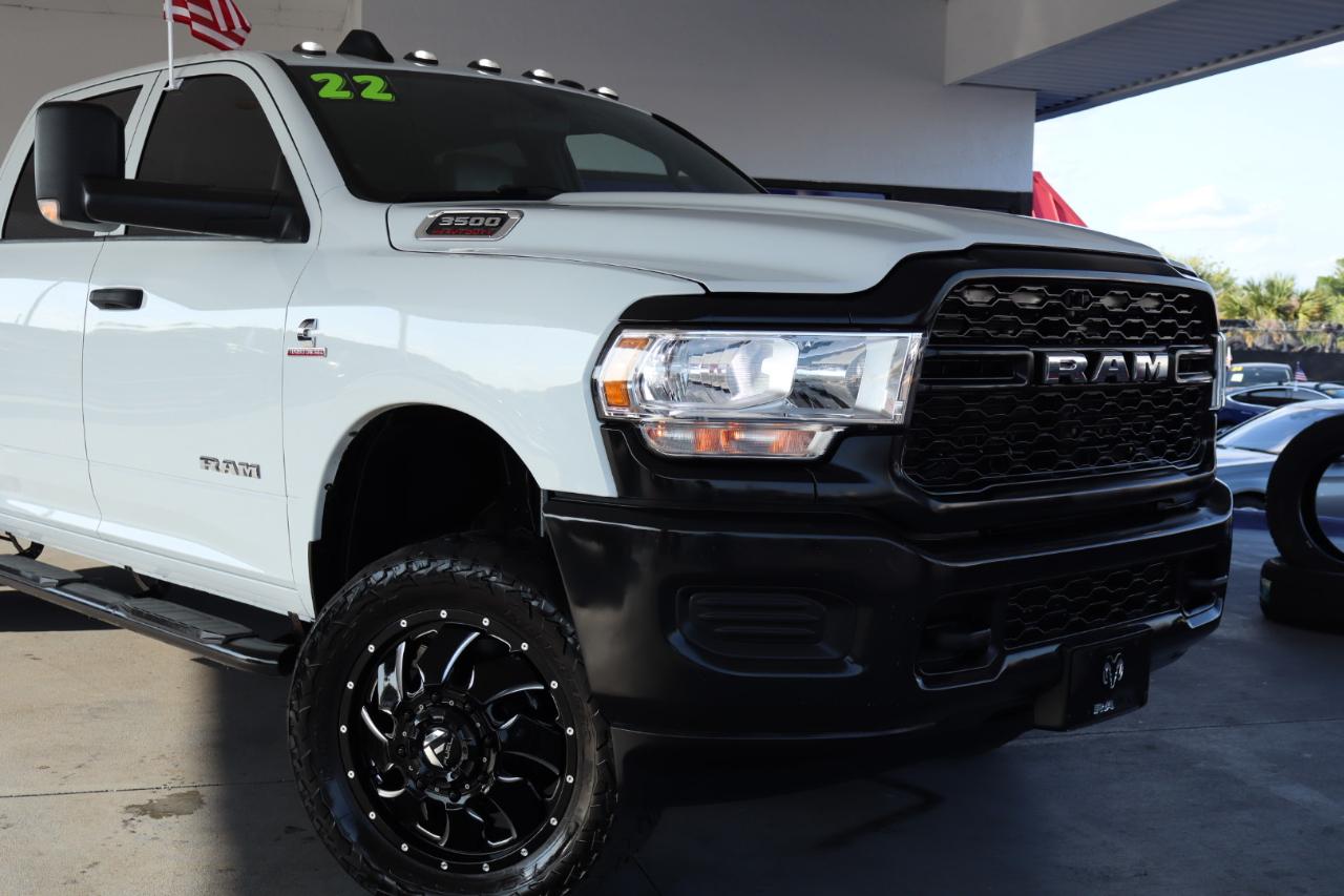RAM 3500 Tradesman 4x4 Crew Cab 8' Box 2022