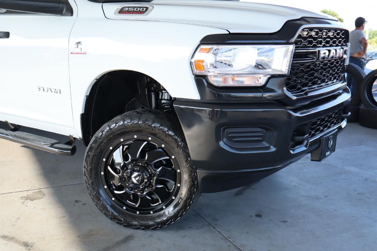 RAM 3500 Tradesman 4x4 Crew Cab 8' Box 2022