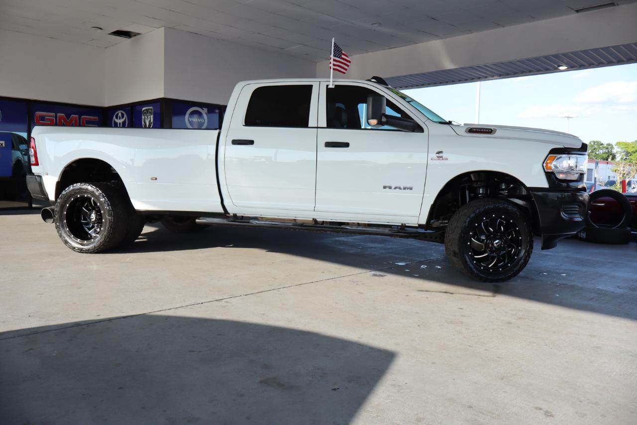 RAM 3500 Tradesman 4x4 Crew Cab 8' Box 2022