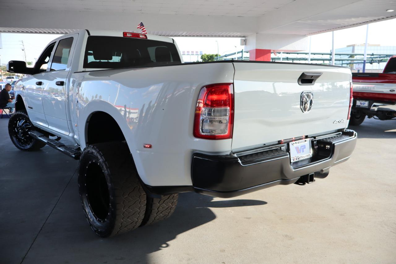 RAM 3500 Tradesman 4x4 Crew Cab 8' Box 2022