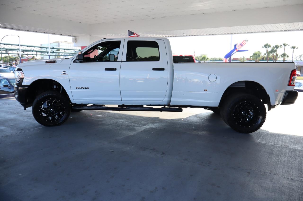 RAM 3500 Tradesman 4x4 Crew Cab 8' Box 2022