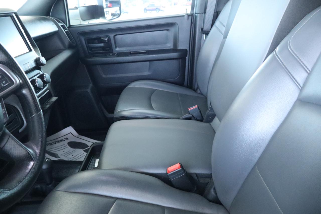 RAM 3500 Tradesman 4x4 Crew Cab 8' Box 2022