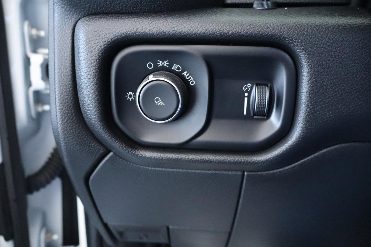 RAM 3500 Tradesman 4x4 Crew Cab 8' Box 2022