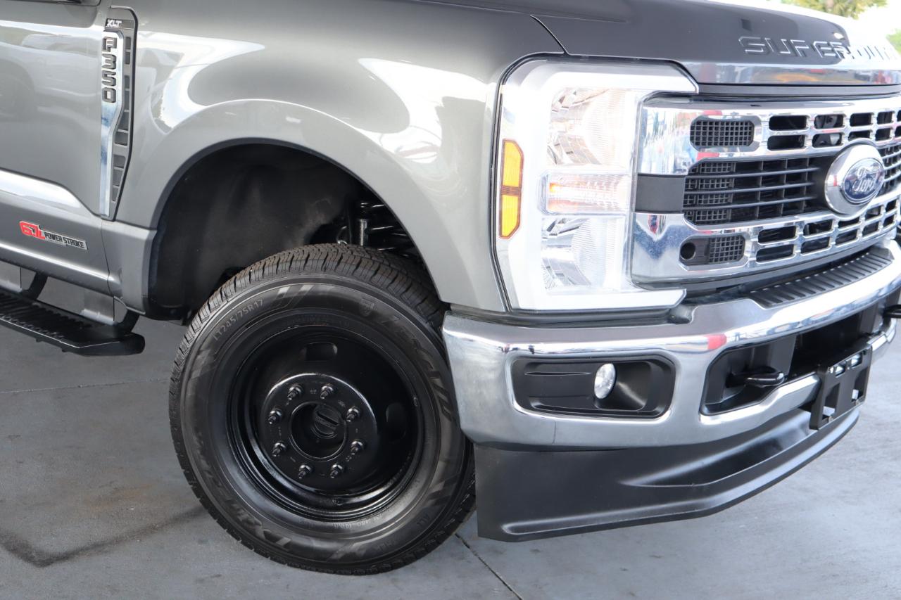 Ford Super Duty F-350 DRW Crew Cab 176" WB XLT 2024