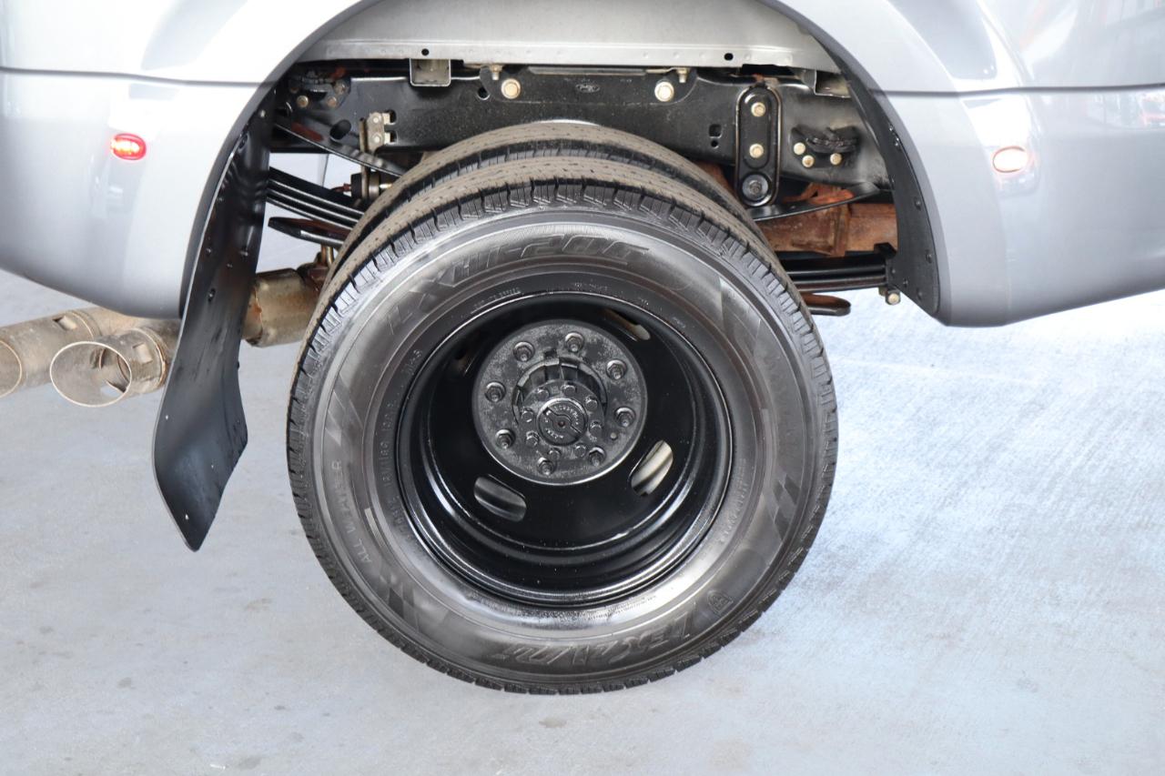 Ford Super Duty F-350 DRW Crew Cab 176" WB XLT 2024