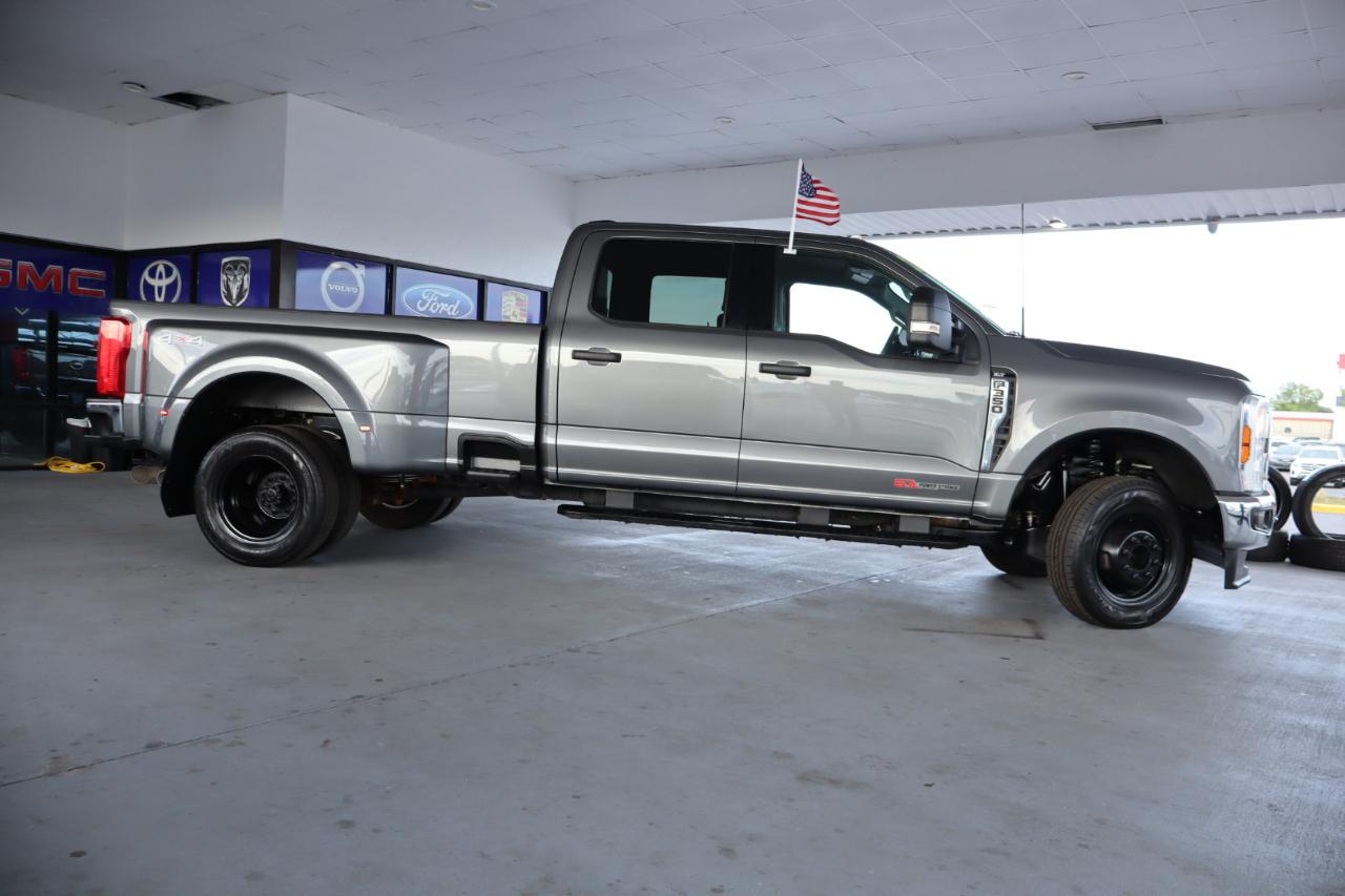 Ford Super Duty F-350 DRW Crew Cab 176" WB XLT 2024