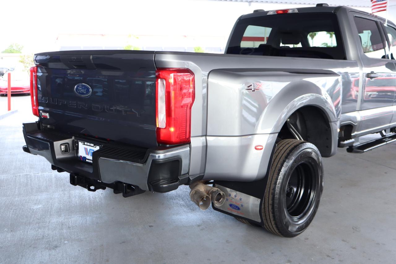 Ford Super Duty F-350 DRW Crew Cab 176" WB XLT 2024