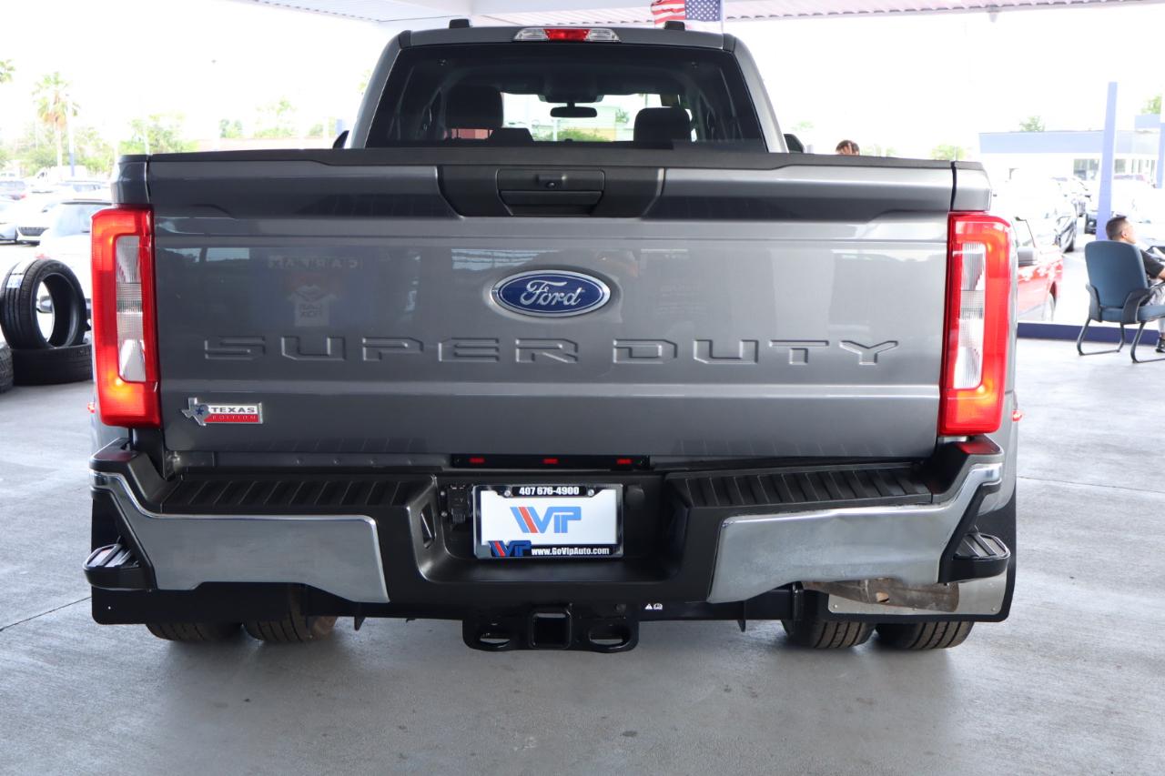 Ford Super Duty F-350 DRW Crew Cab 176" WB XLT 2024
