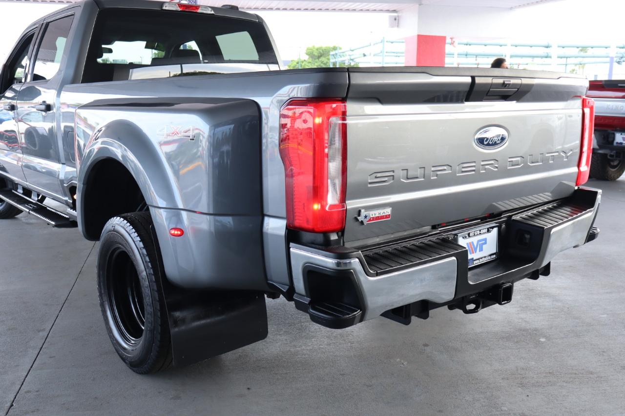 Ford Super Duty F-350 DRW Crew Cab 176" WB XLT 2024