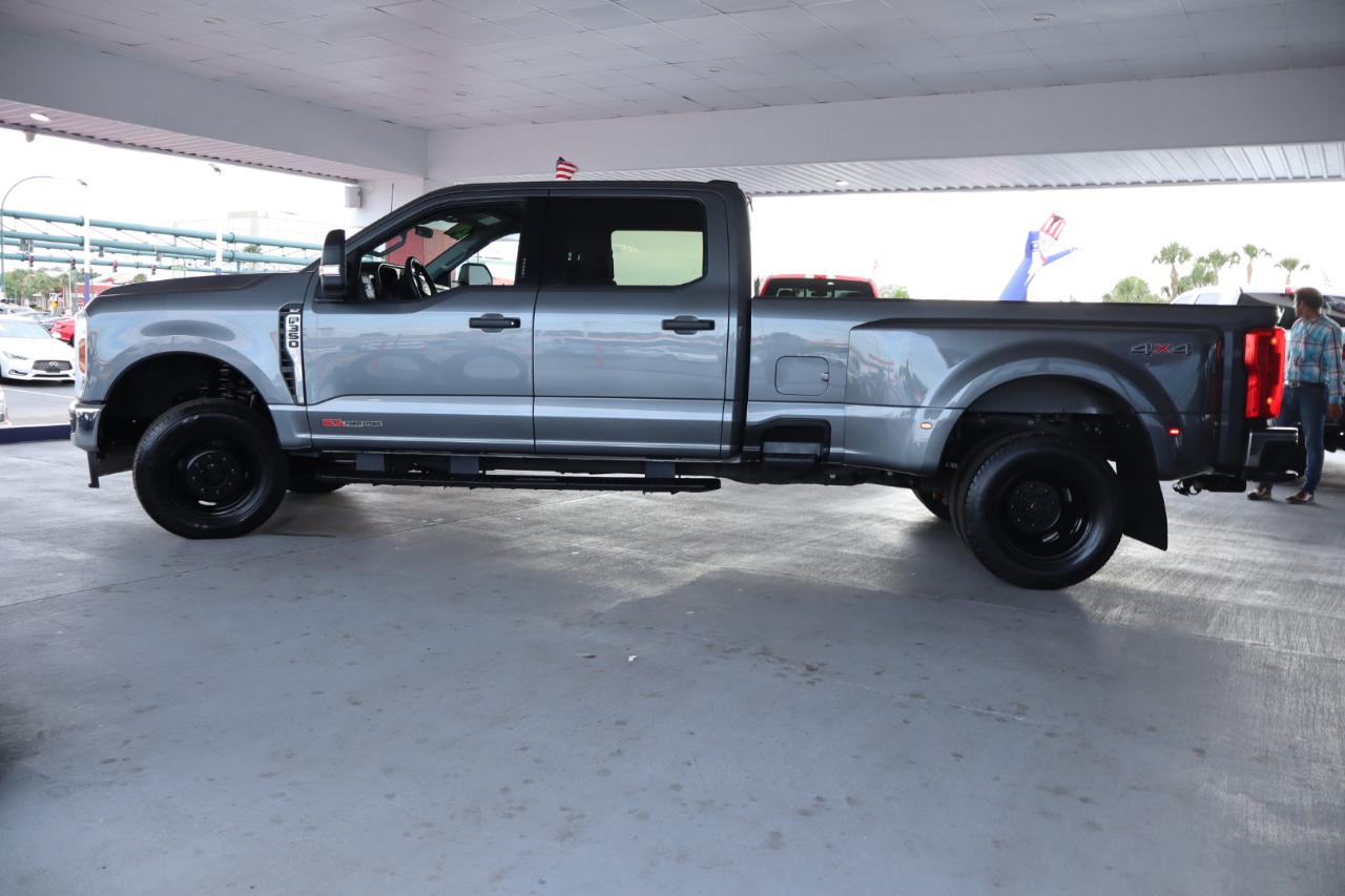 Ford Super Duty F-350 DRW Crew Cab 176" WB XLT 2024