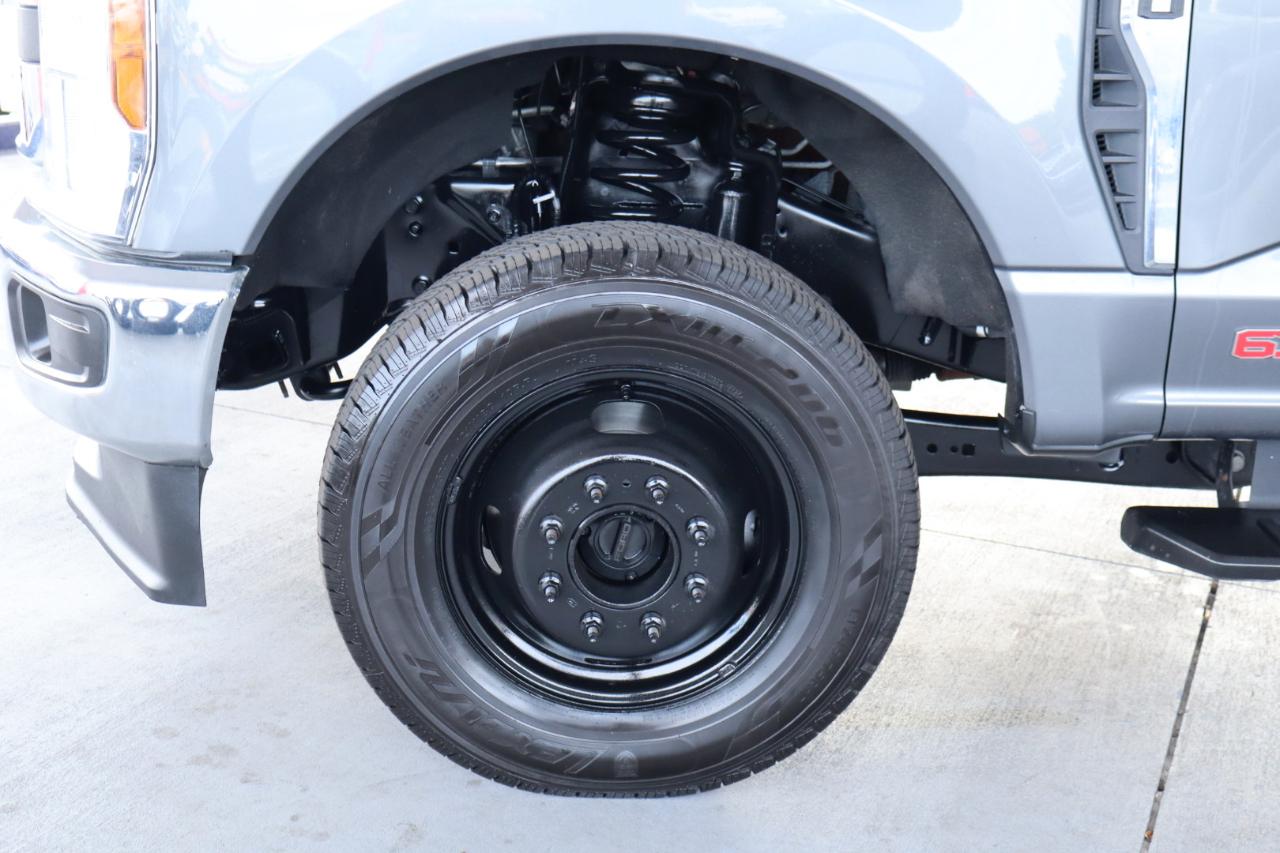Ford Super Duty F-350 DRW Crew Cab 176" WB XLT 2024