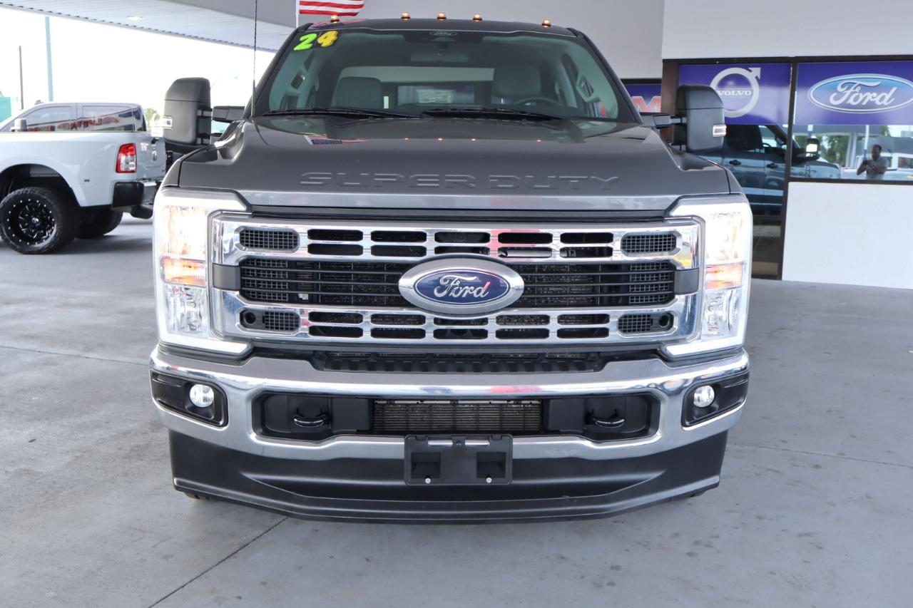 Ford Super Duty F-350 DRW Crew Cab 176" WB XLT 2024