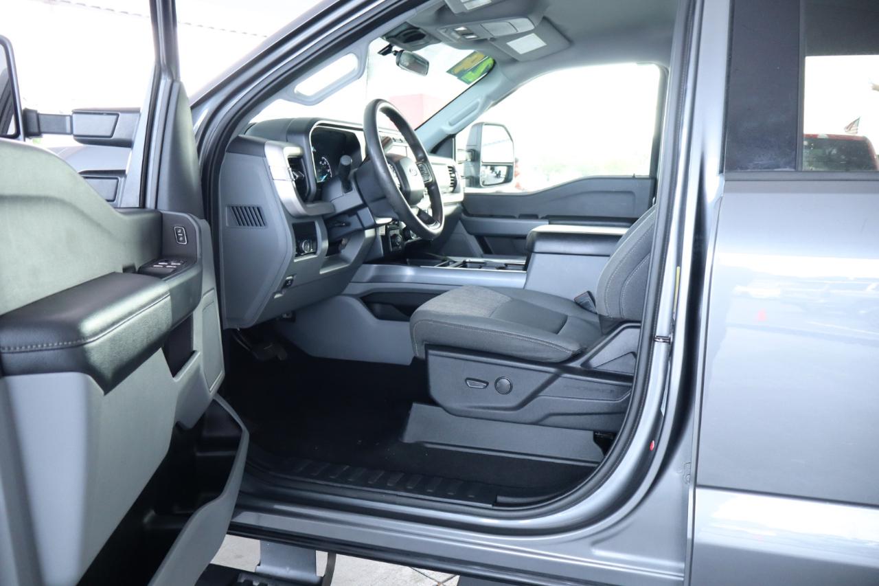Ford Super Duty F-350 DRW Crew Cab 176" WB XLT 2024