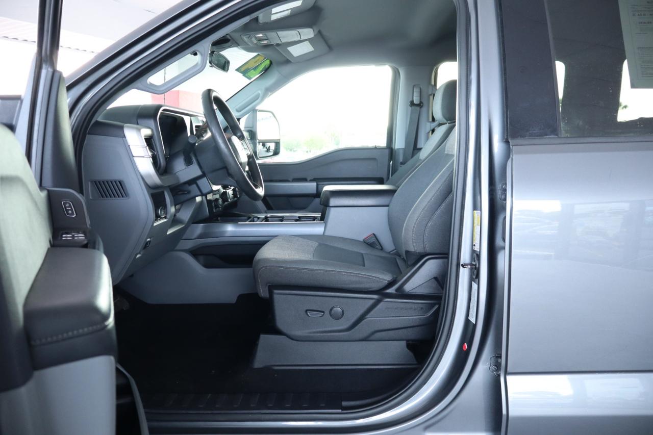 Ford Super Duty F-350 DRW Crew Cab 176" WB XLT 2024