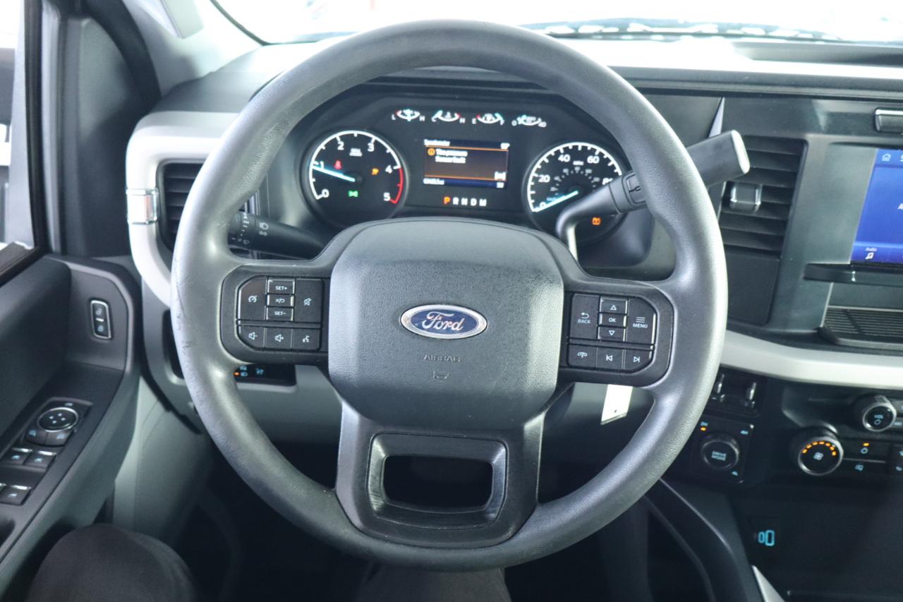 Ford Super Duty F-350 DRW Crew Cab 176" WB XLT 2024