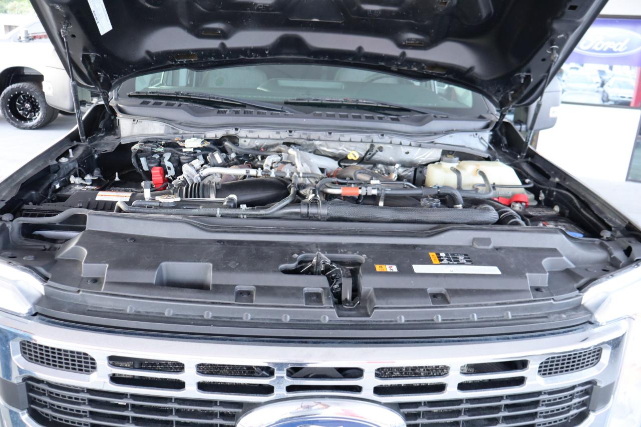 Ford Super Duty F-350 DRW Crew Cab 176" WB XLT 2024