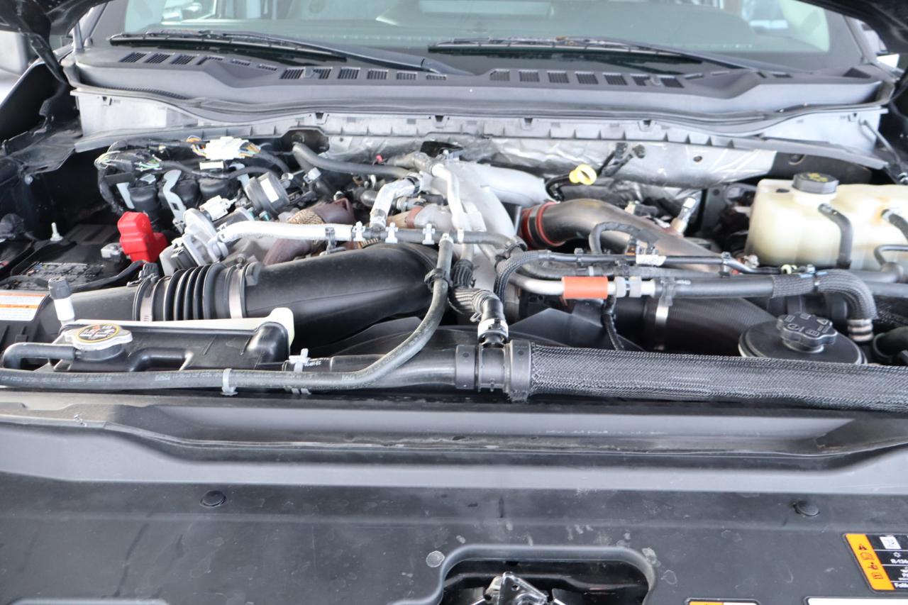 Ford Super Duty F-350 DRW Crew Cab 176" WB XLT 2024