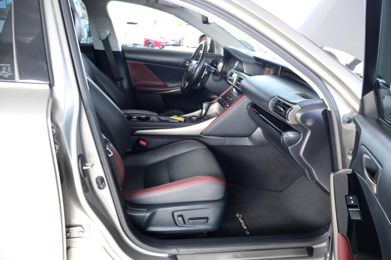 Lexus IS IS 300 RWD 2020