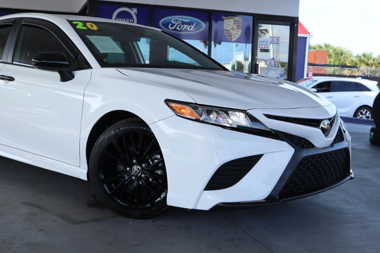 Toyota Camry SE Auto (Natl) 2020