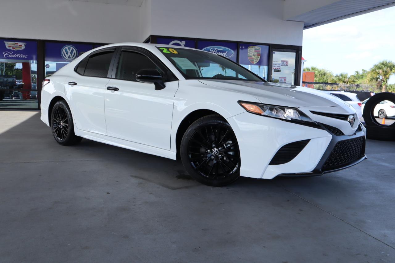 Toyota Camry SE Auto (Natl) 2020