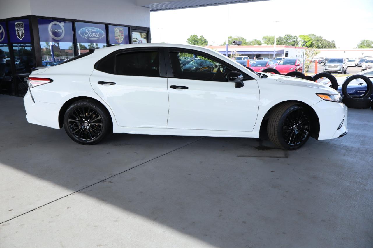 Toyota Camry SE Auto (Natl) 2020