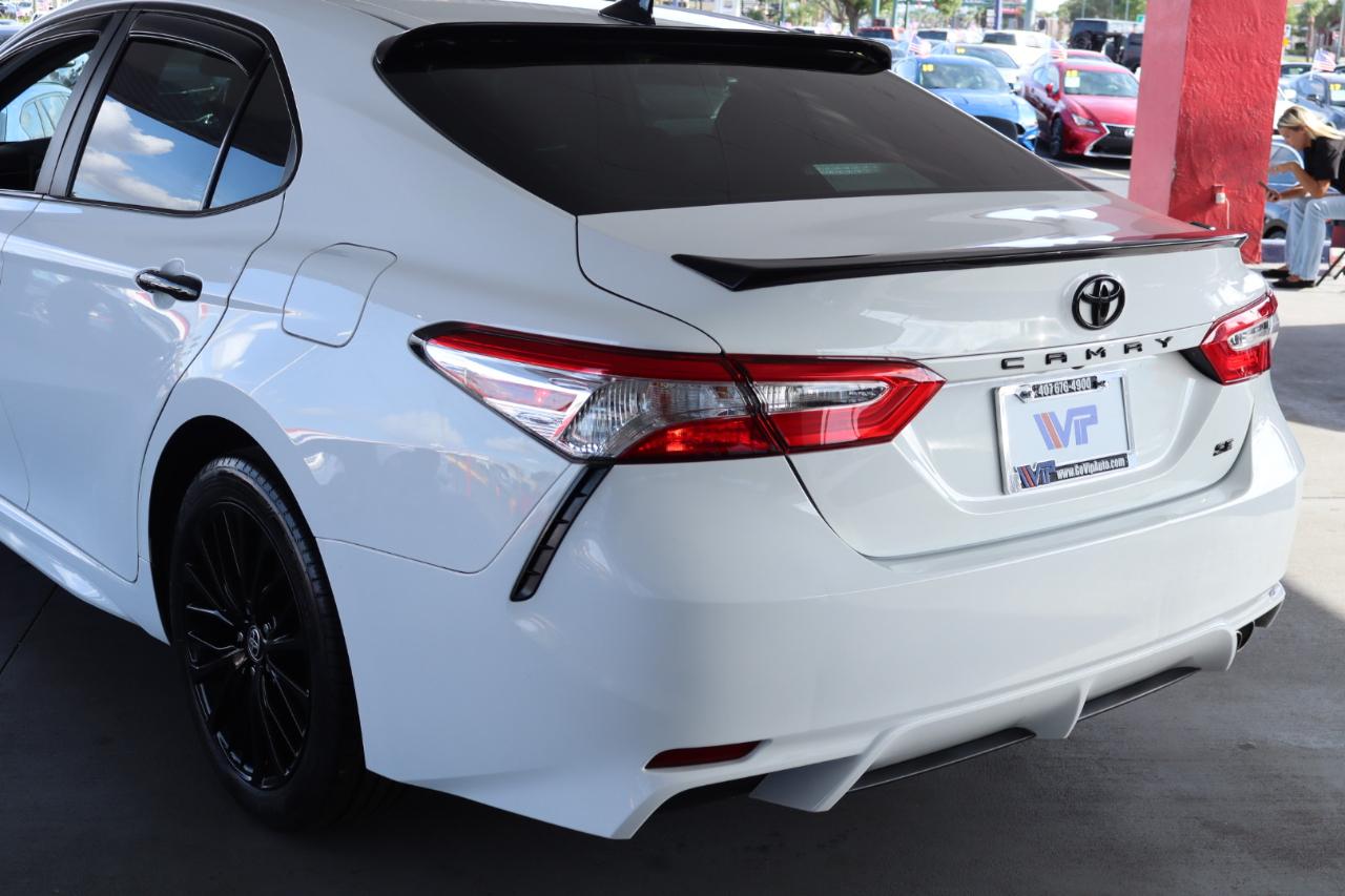 Toyota Camry SE Auto (Natl) 2020