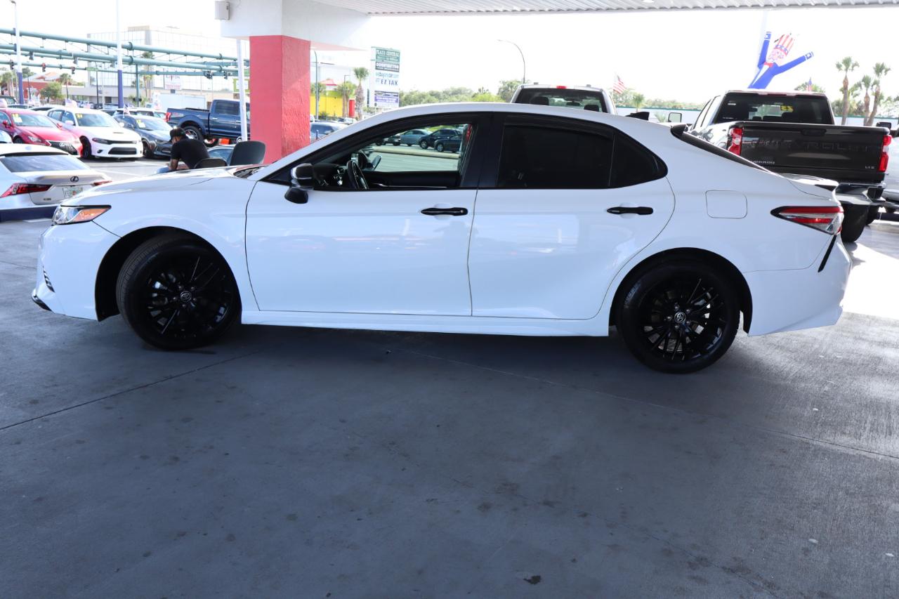 Toyota Camry SE Auto (Natl) 2020