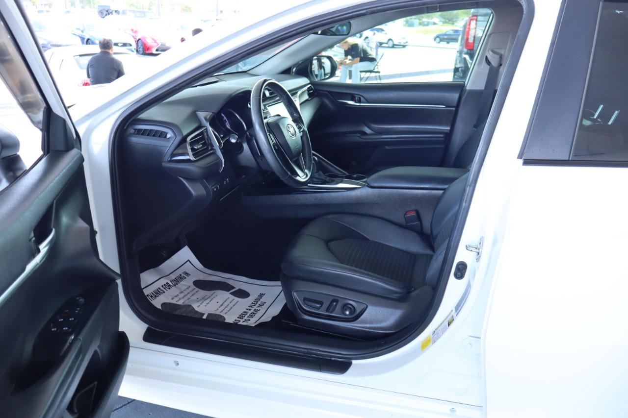 Toyota Camry SE Auto (Natl) 2020